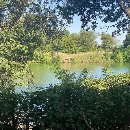 Maison Charmante A Avec Grand Jardin Et Equipements Pour Enfants *